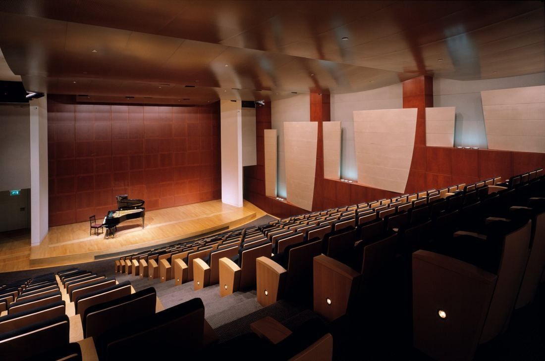 ABN AMRO: Auditorium with wooden walls, tiered seats and a piano on stage