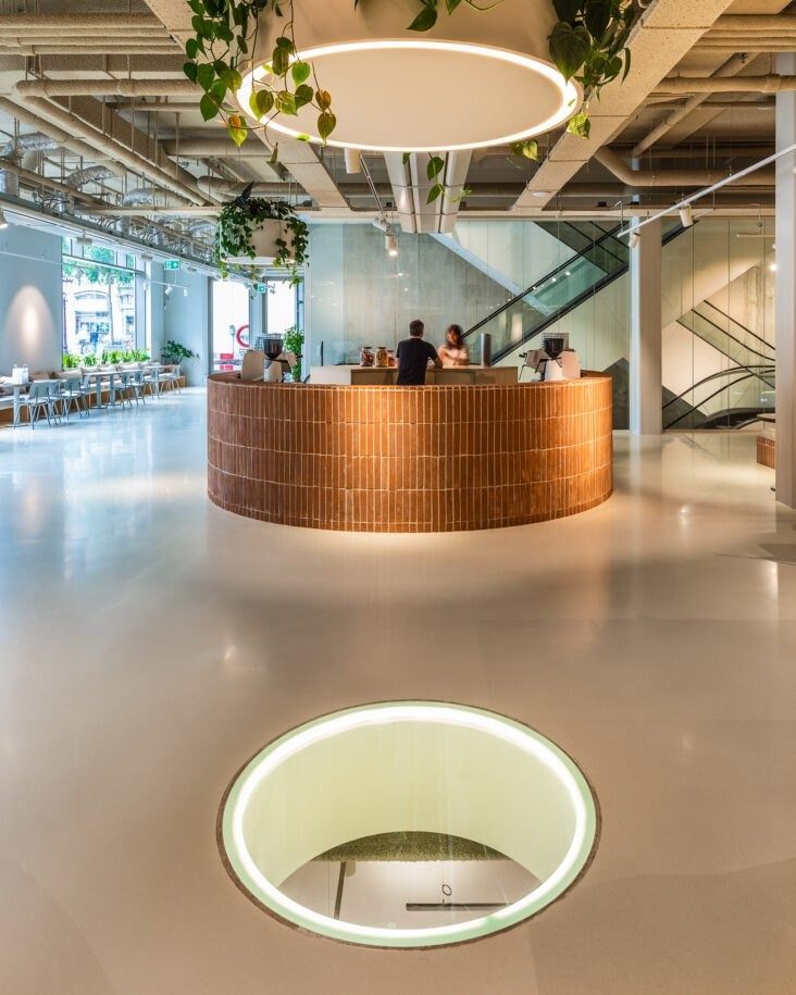 Adyen: Round brick counter under a ring light, with a circular floor opening in front
