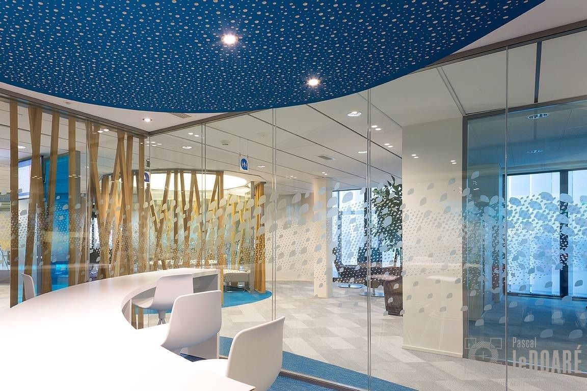 Airbus: Meeting room with a starry blue ceiling