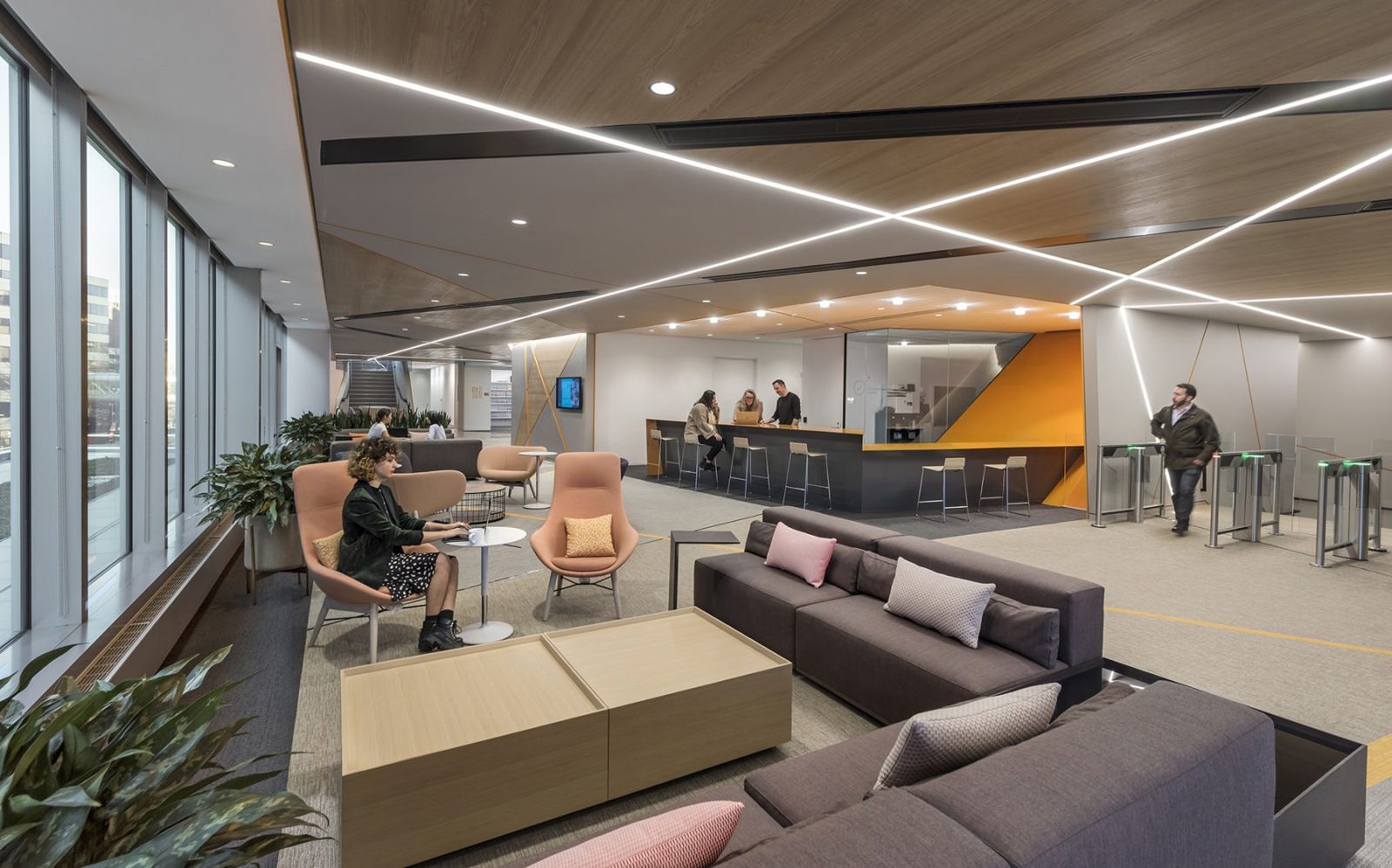 Akamai: Sofas and a coffee bar in an open lounge