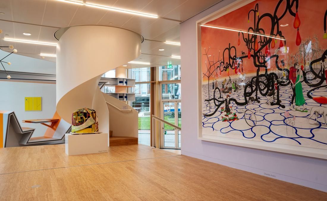 AkzoNobel: Gallery with a large colourful painting, a spiral stair and light wood floor