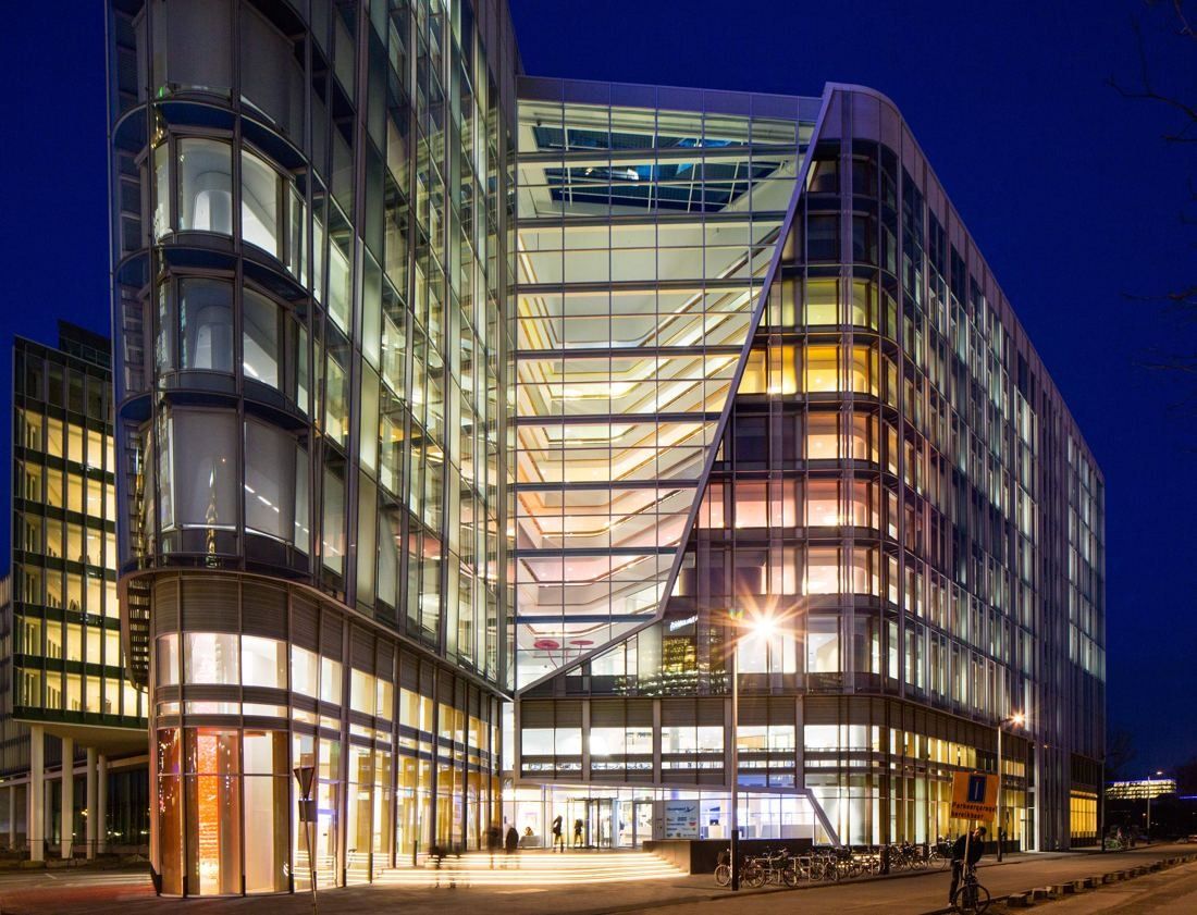 AkzoNobel: Glass façade with a deep diagonal cut-in lit up at night