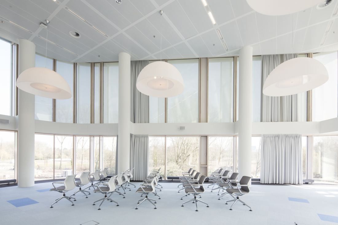 AkzoNobel: White room with large windows, rows of chairs and cloud-shaped pendant lamps