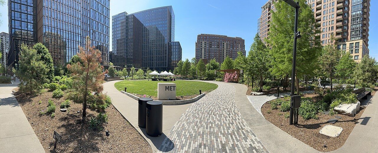 Metropolitan Park lawn with HQ2 buildings