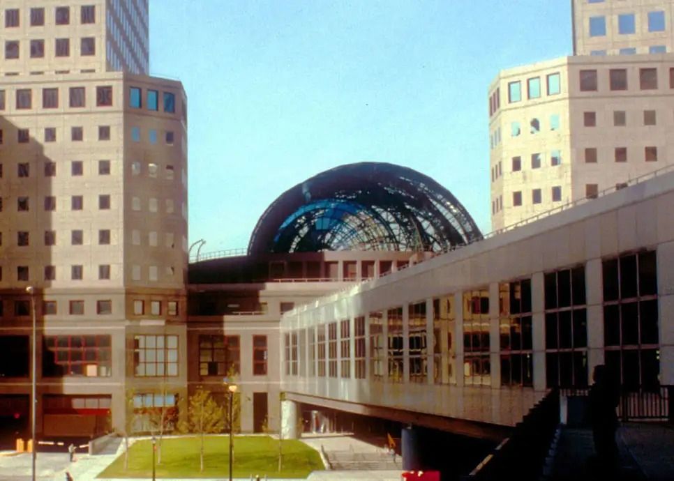 American Express: Domed atrium roof between the towers