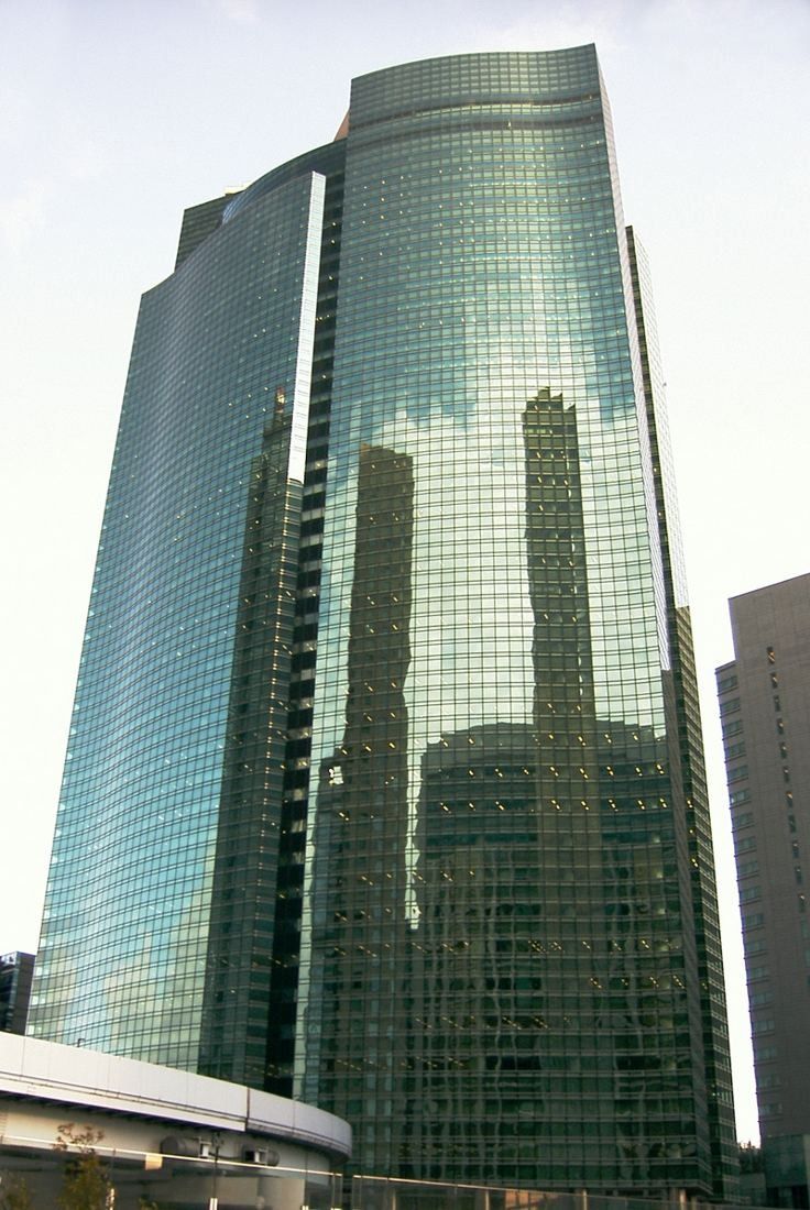 ANA: Green glass tower reflecting neighbouring skyscrapers