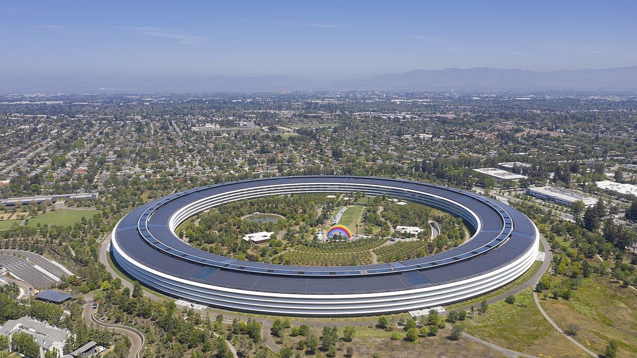 Apple: Apple Park and Cupertino from the air