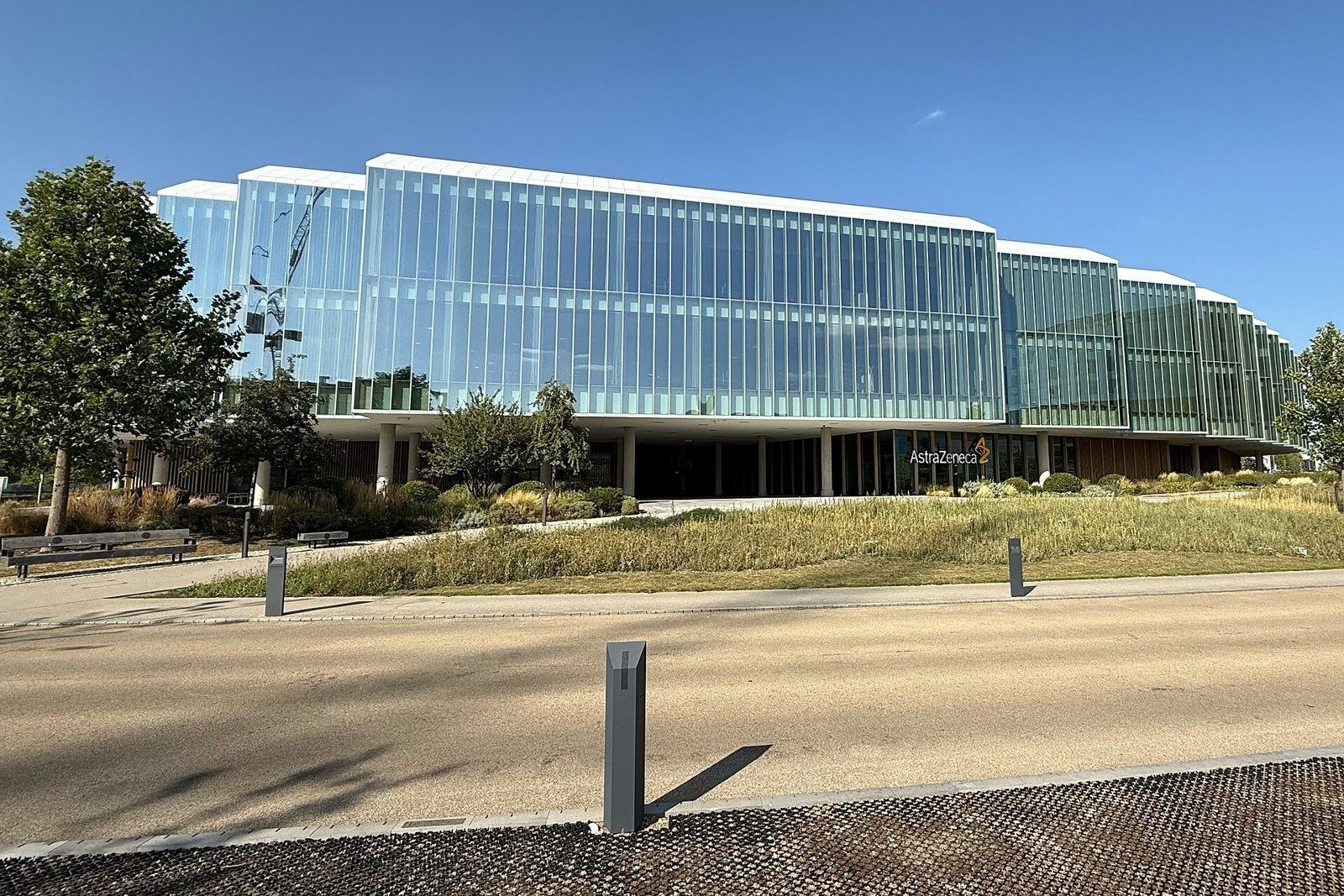AstraZeneca: Low glass building with a curved front