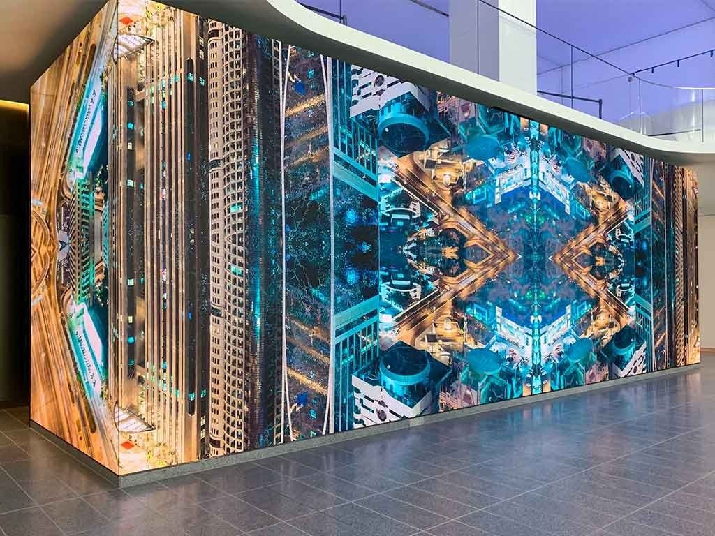AT&T: LED wall showing a mirrored city image