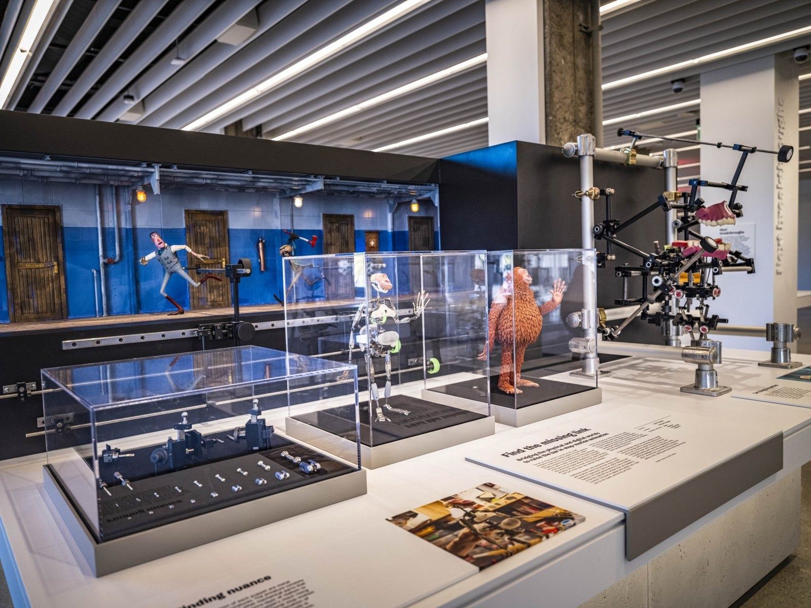 Autodesk: Glass cases with 3D-printed objects
