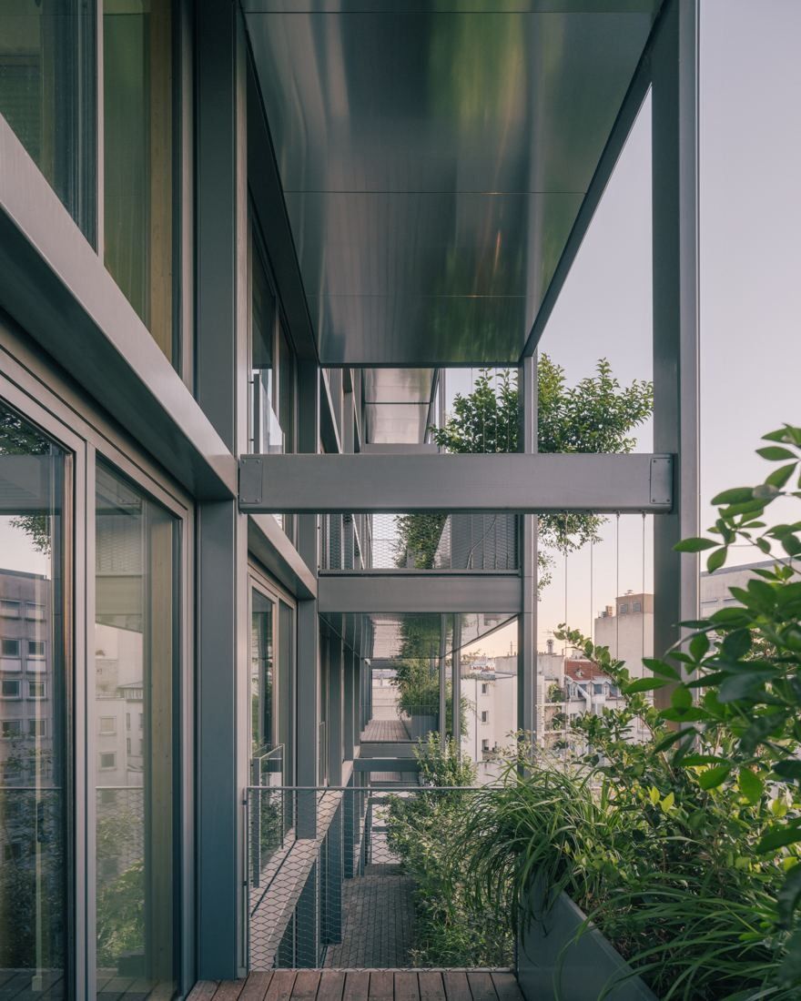 AXA: Terrace walkway along a glazed façade with plants