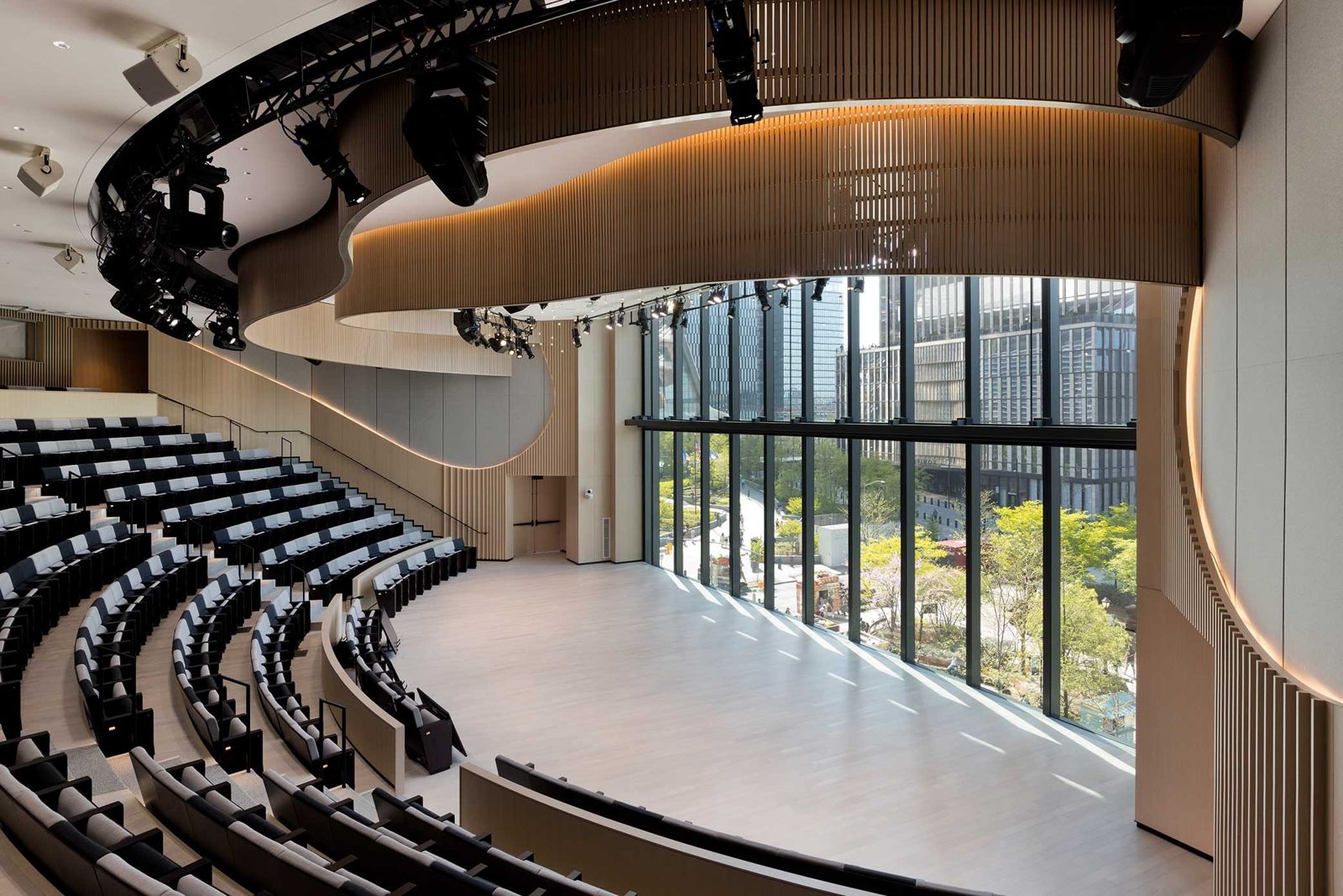 BlackRock: Curved balcony and stage lights