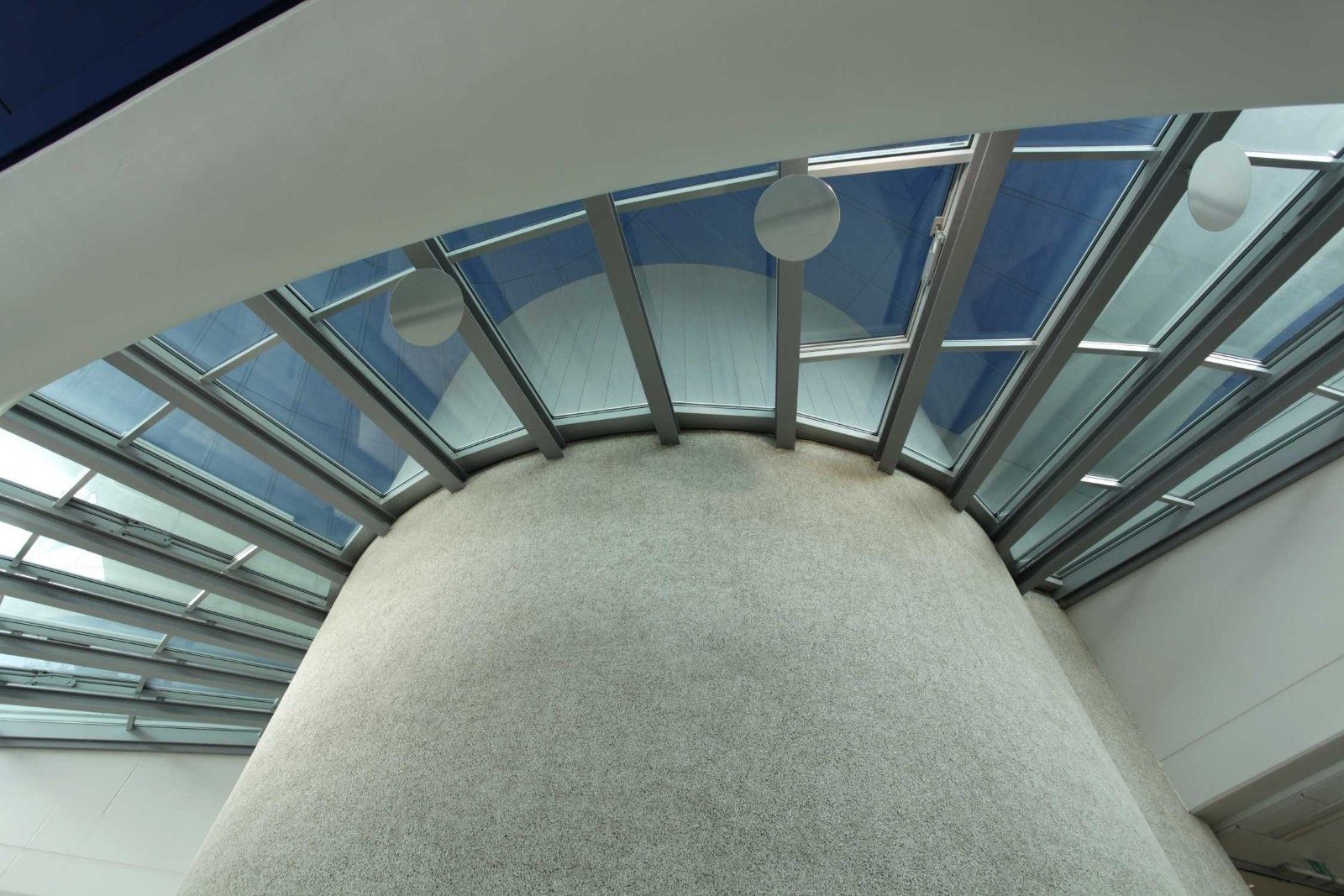 BMW Group: Glass roof ring around a stone column
