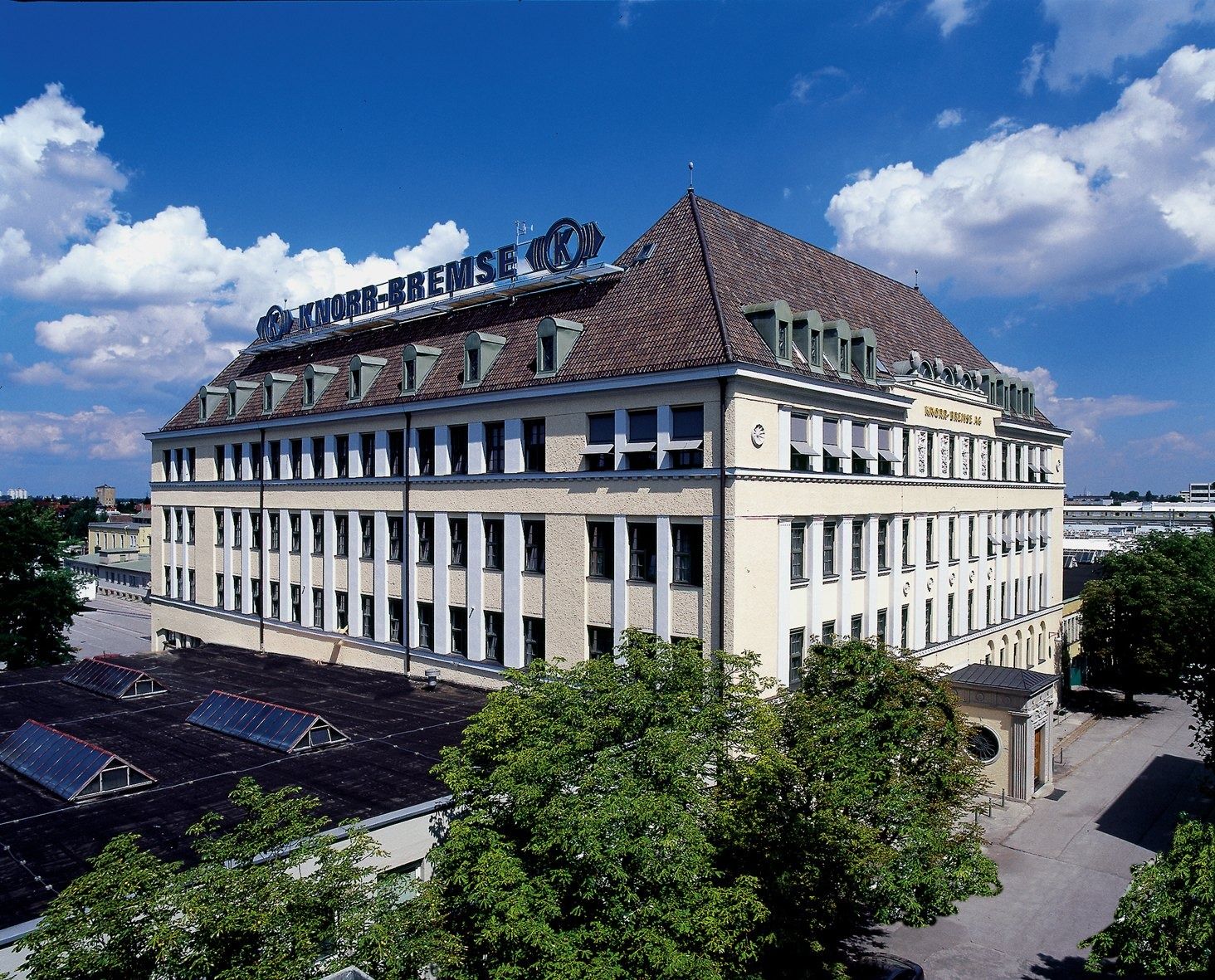 Large administration building on Moosacher Straße
