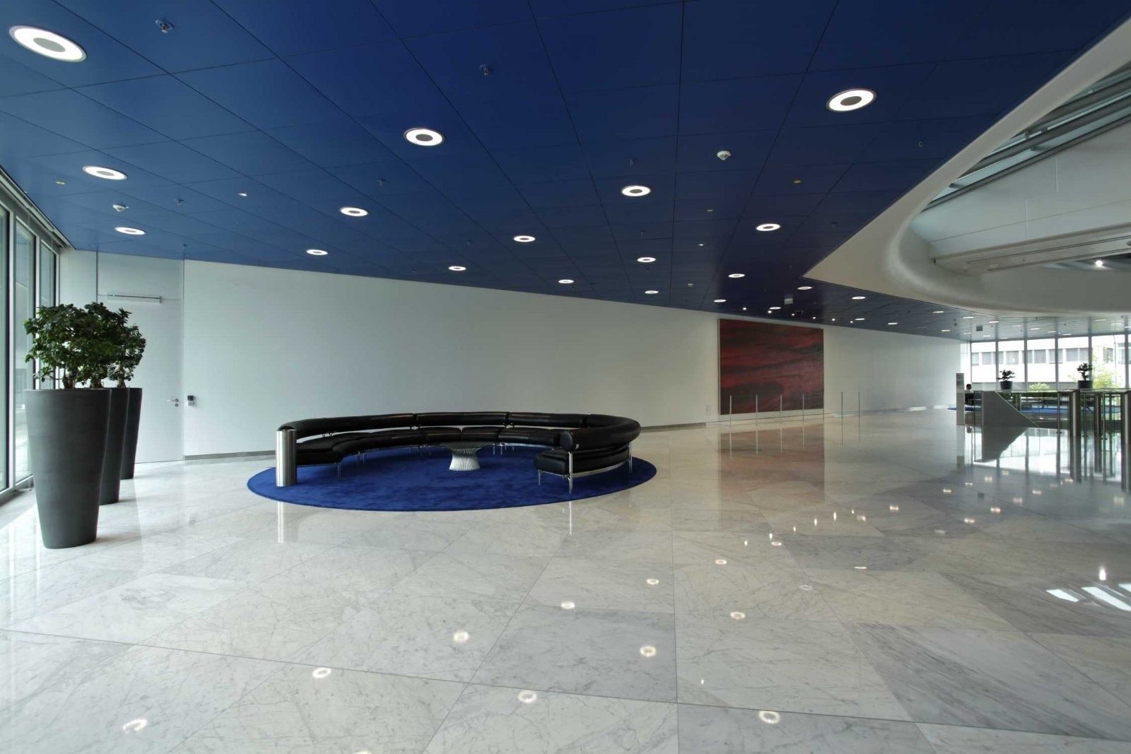 BMW Group: Round bench on a blue rug