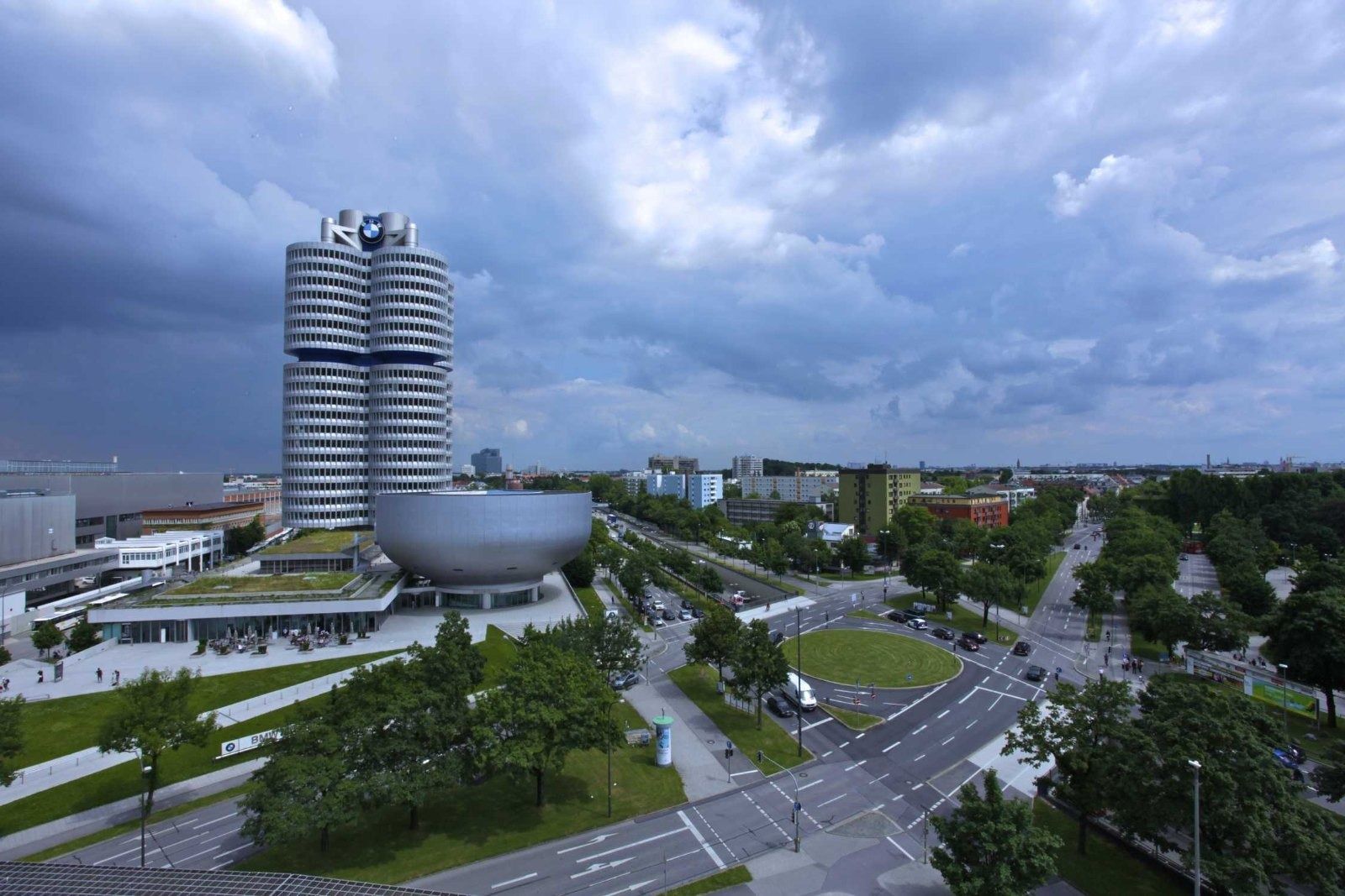 BMW Group: Tower, museum and park from above