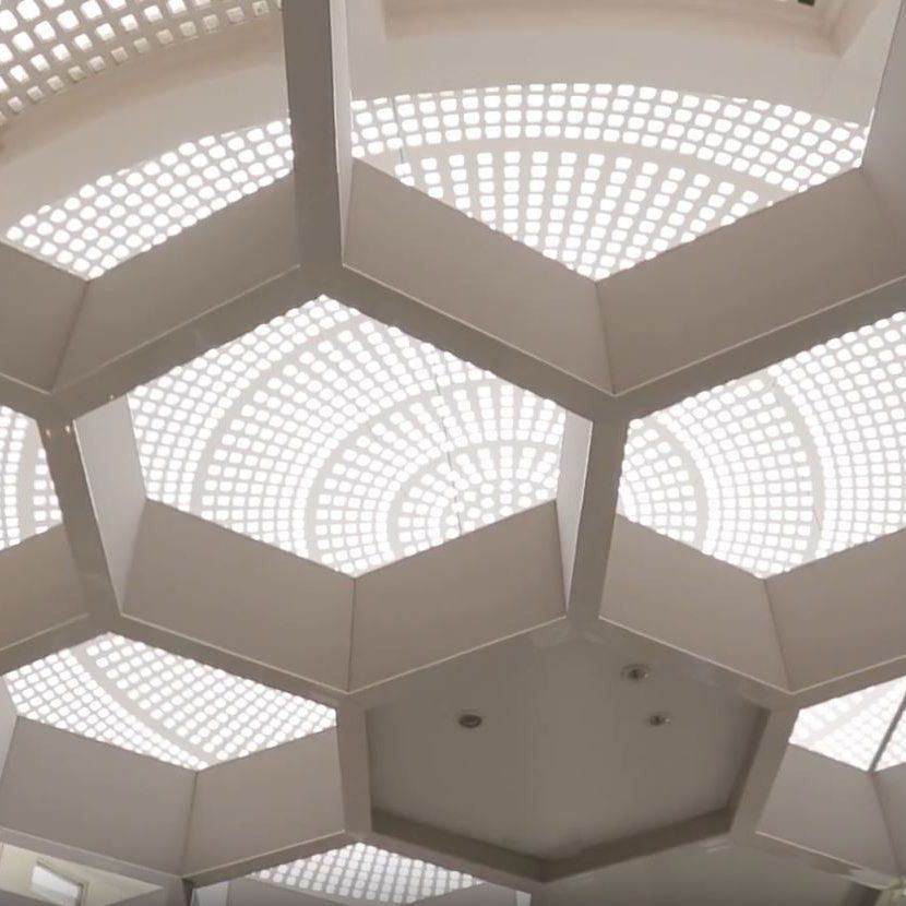 BNP Paribas: Ceiling of hexagonal coffers filled with glass blocks lit from above