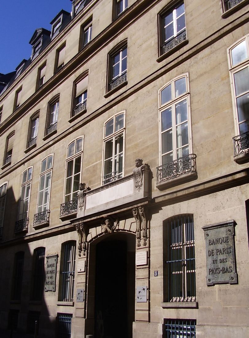 Stone 18th-century townhouse facade with a carriage entrance