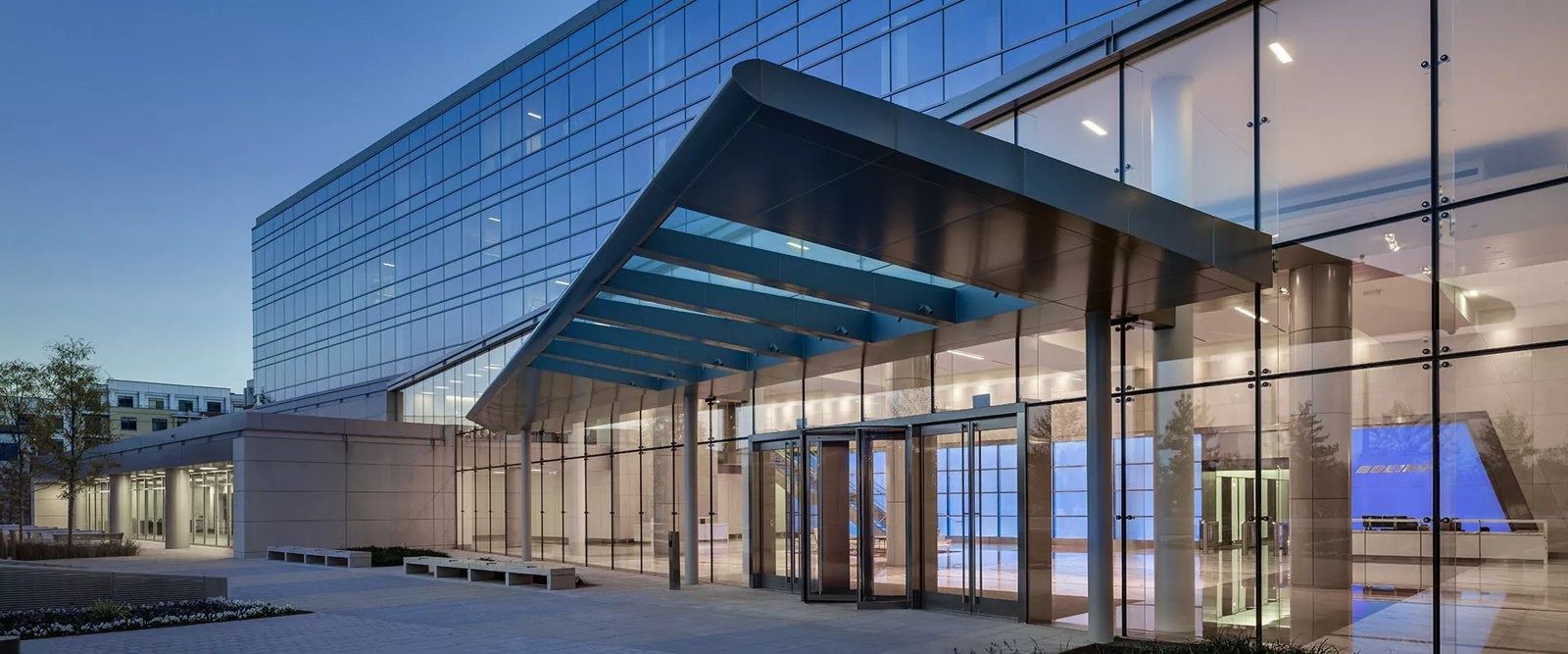 Boeing: Entrance canopy