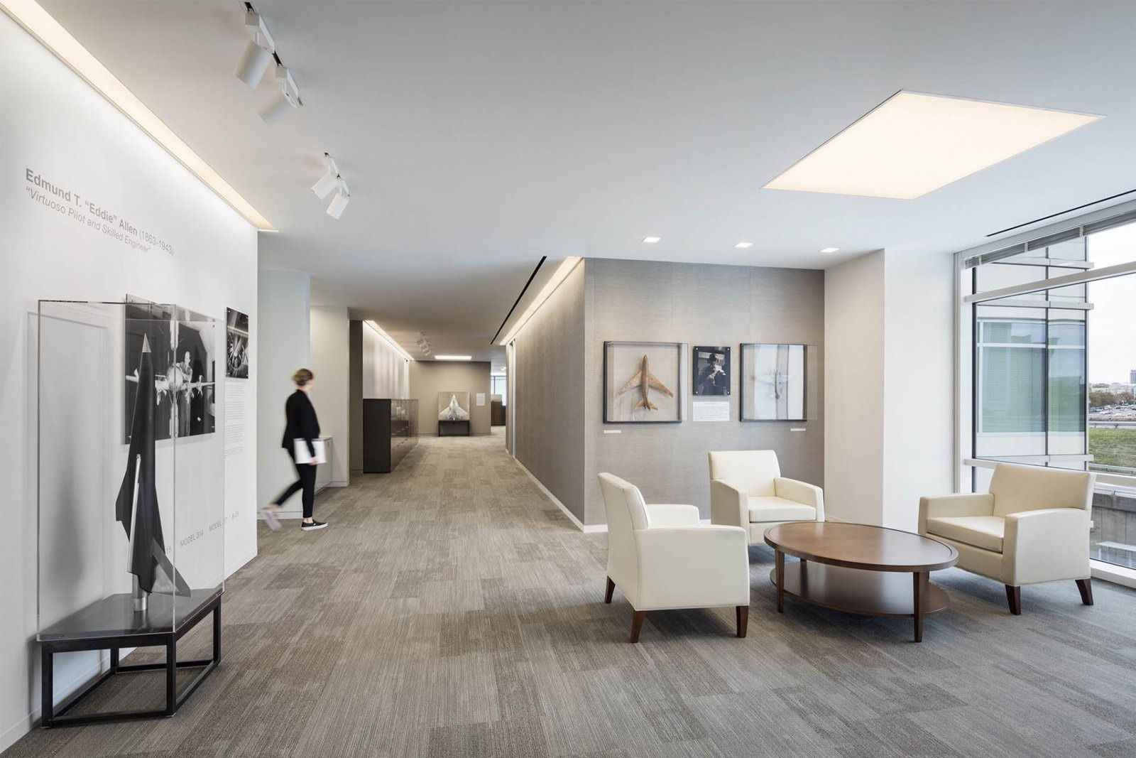 Boeing: Gallery corridor with armchairs and aviation art