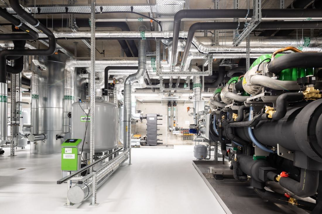 Bosch: Plant room with pipes, pumps and large chillers on a pale floor