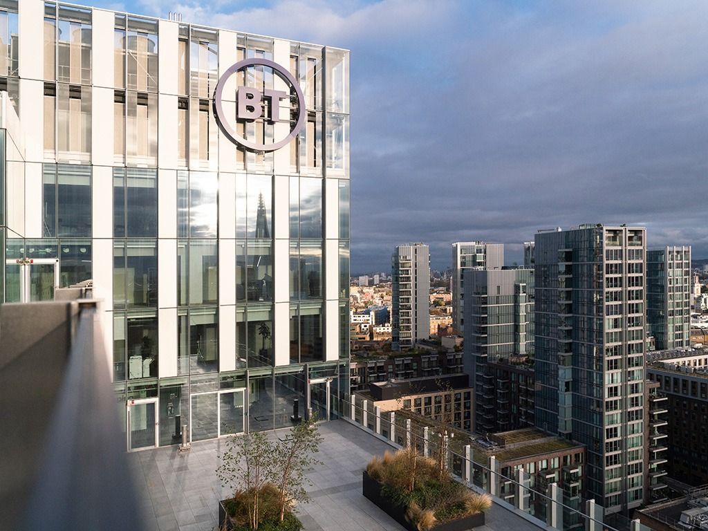 BT Group: Office tower with the BT logo seen from a planted roof terrace