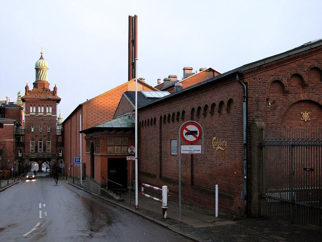 Red brick brewery buildings and tower on Valby Bakke