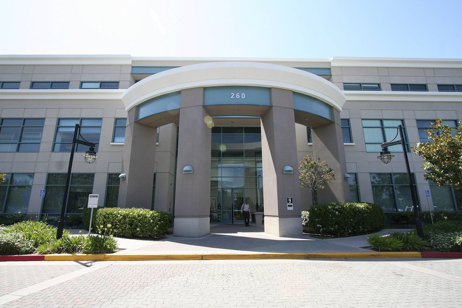 Cisco: Entrance of Building 9