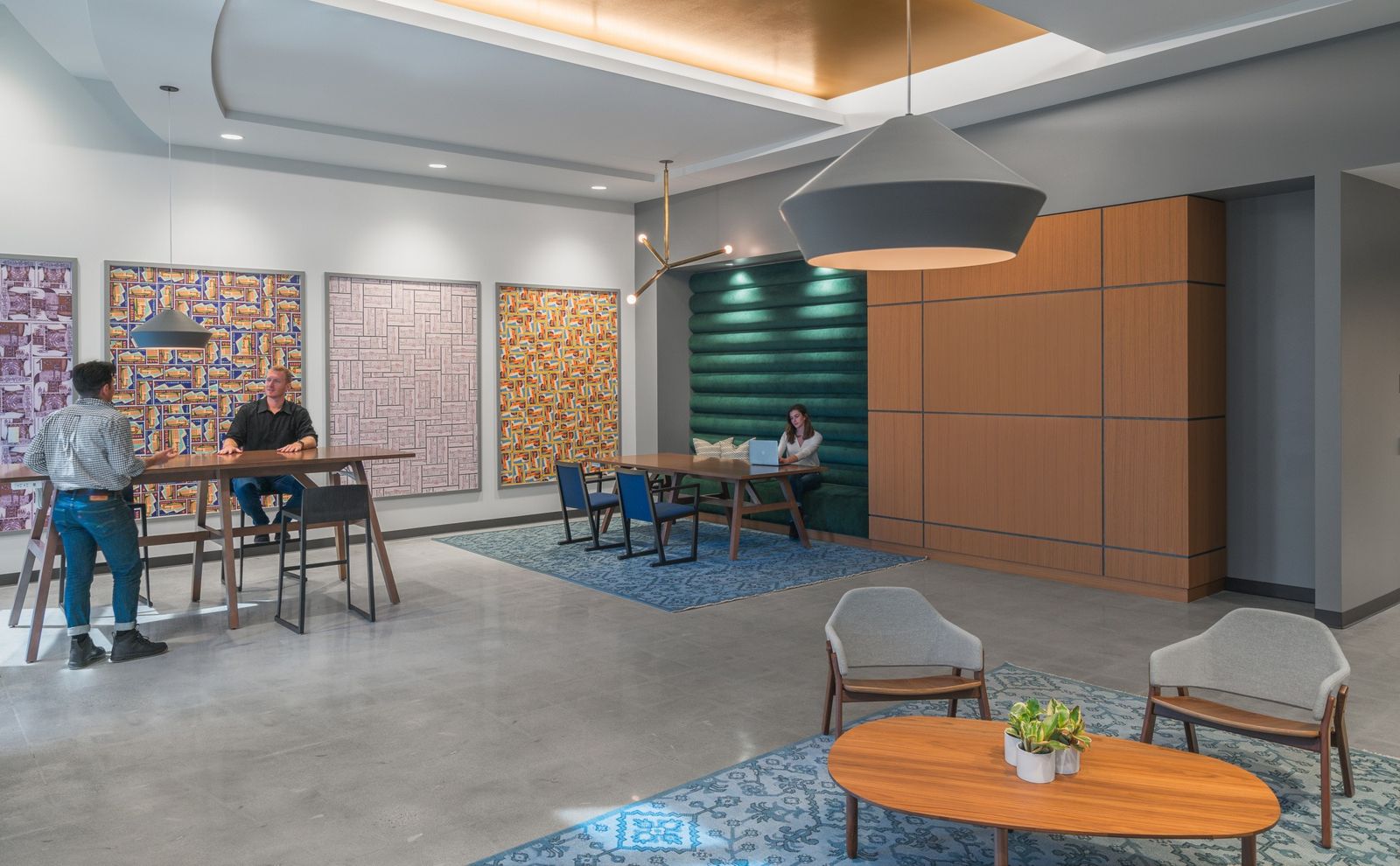 Cisco: Work tables in front of colorful textile panels
