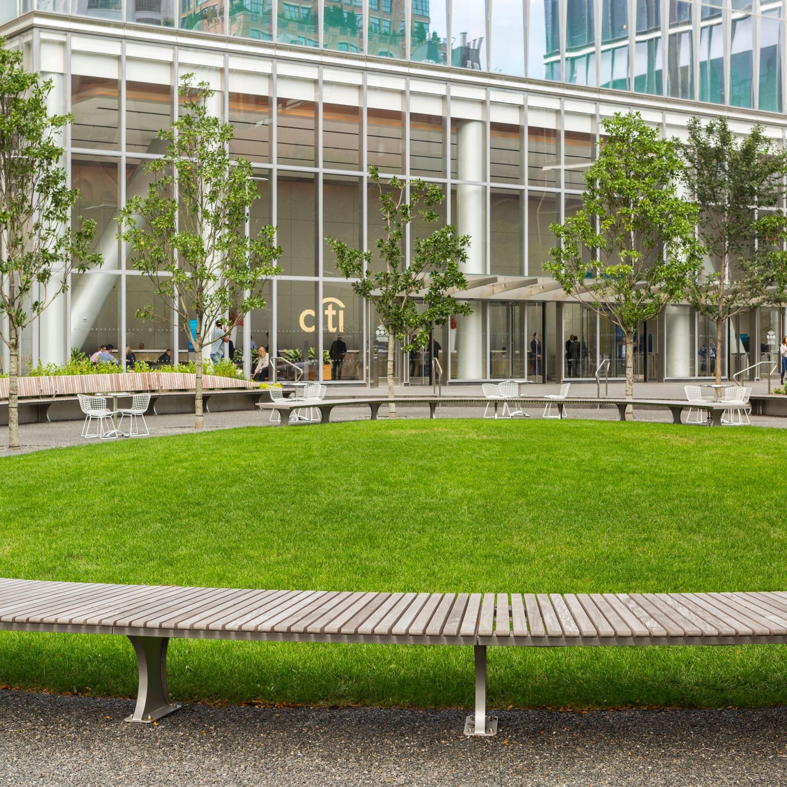 Citigroup: Lawn and bench in front of the glass entrance