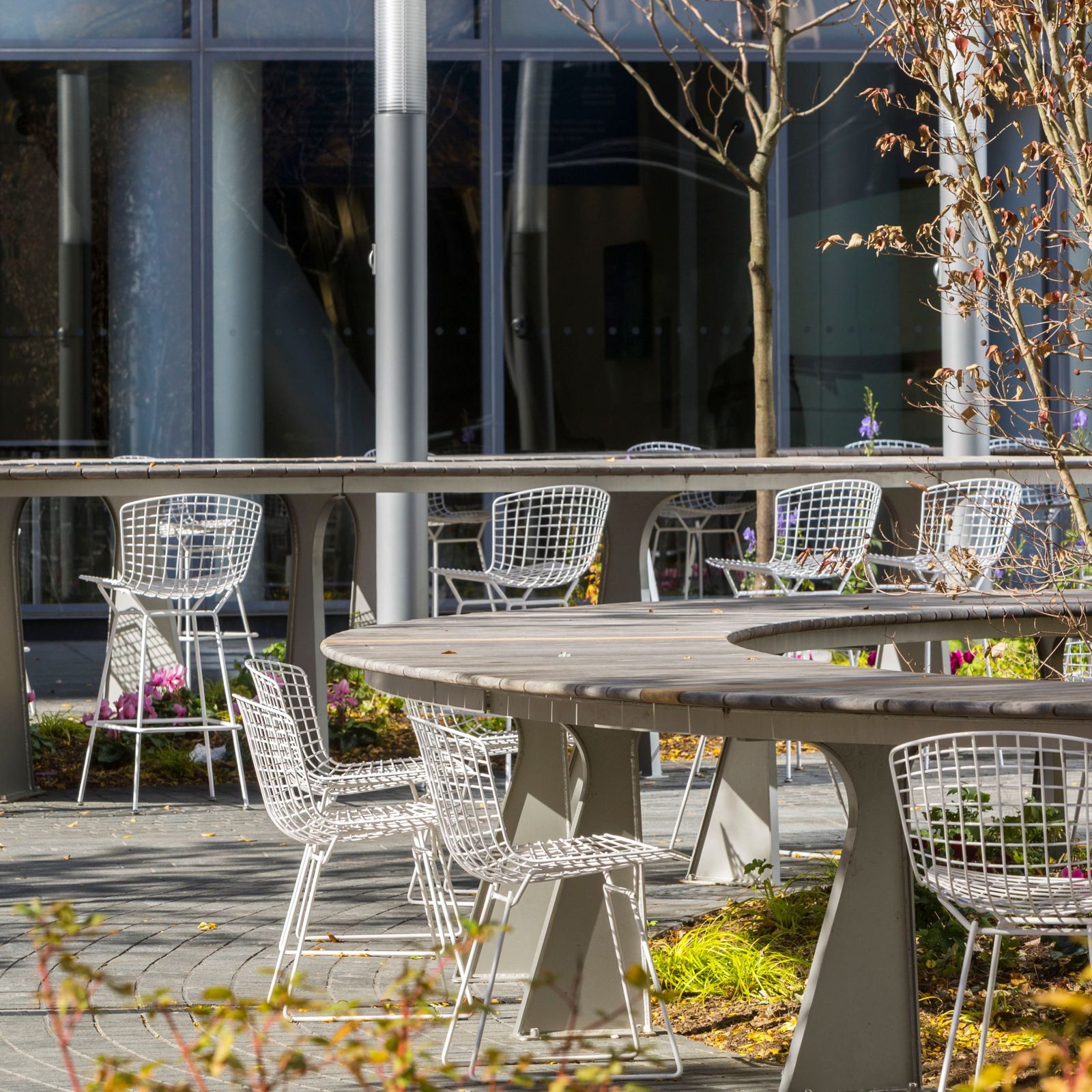 Citigroup: Wire chairs around a round table