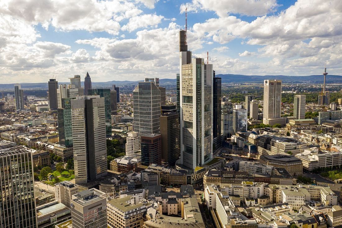 Commerzbank: Aerial view over the city centre with a cluster of high-rises and the tallest tower in the middle