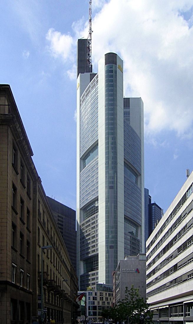 Commerzbank: Narrow street lined with buildings leading to the tower