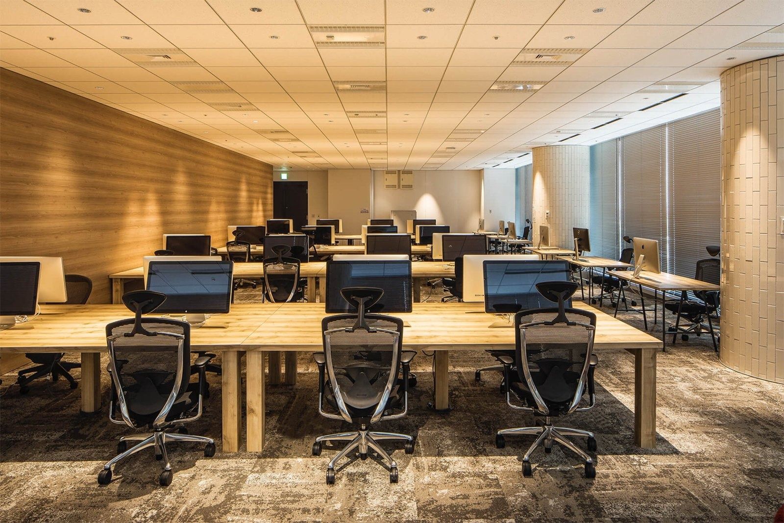 CyberAgent: Desks with monitors in a wood-panelled office