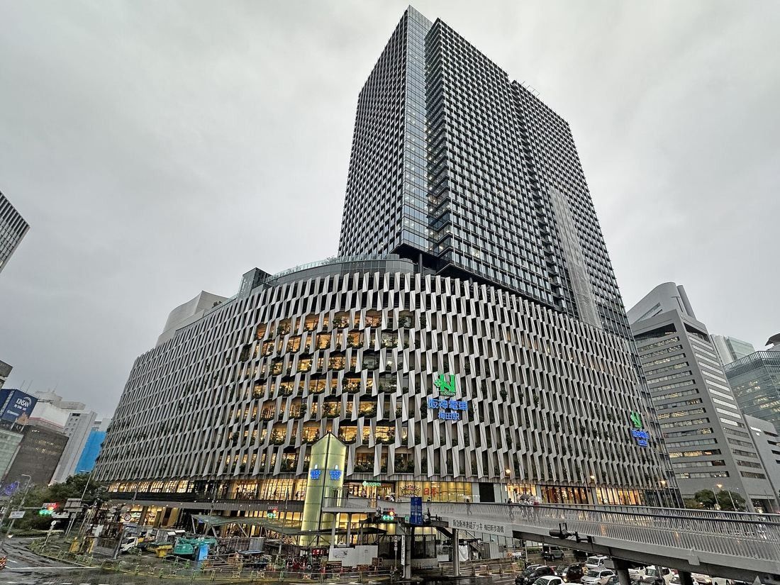 Daikin: The tower and its patterned lower block on an overcast day, with traffic in front