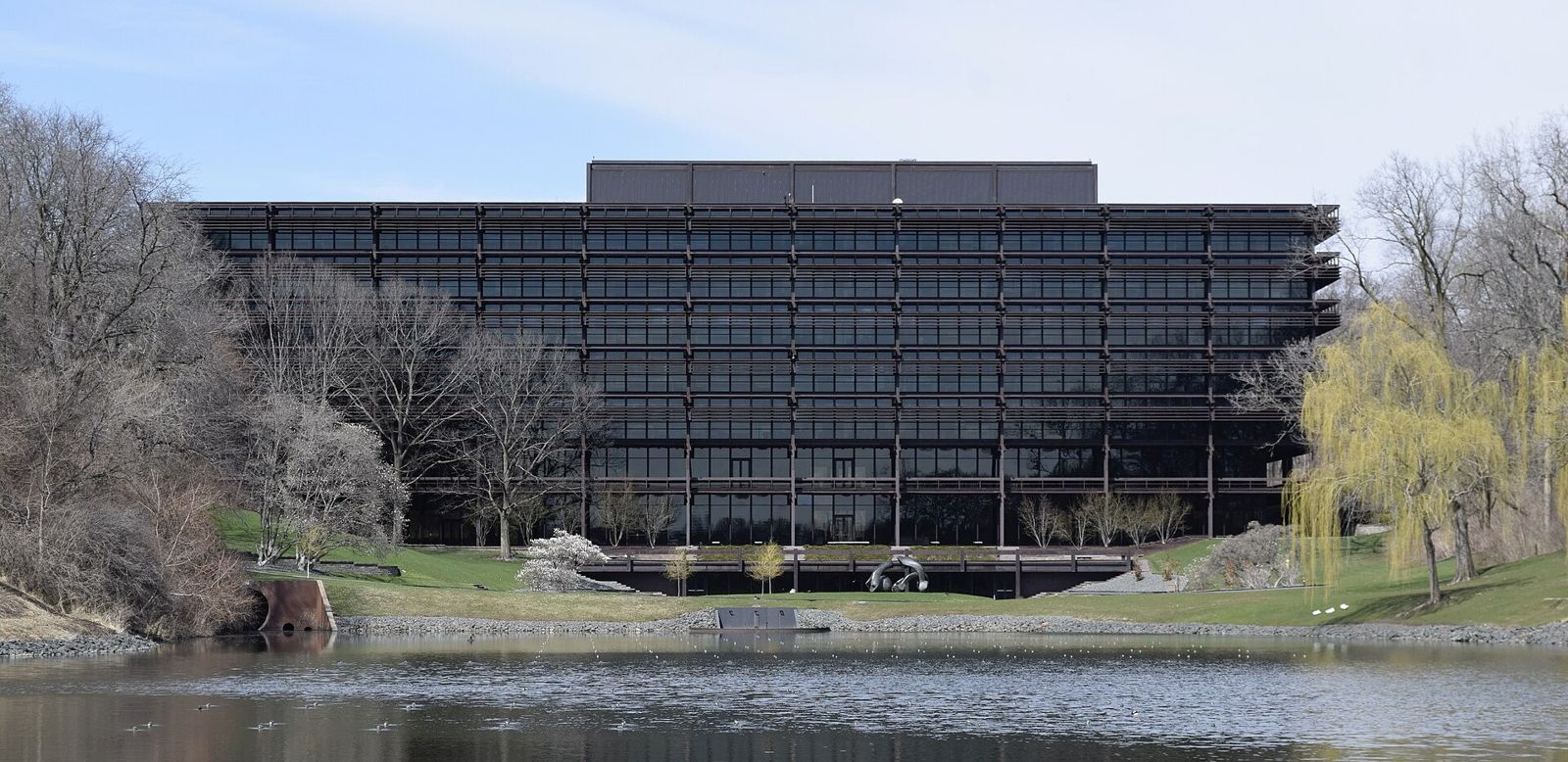 John Deere: Long steel-and-glass building facing a pond