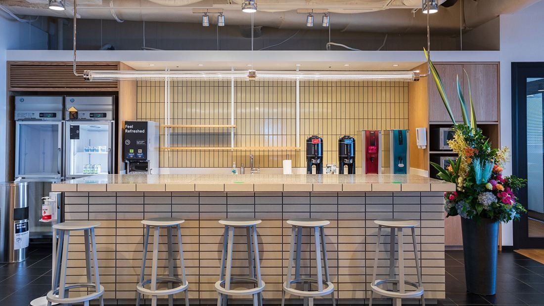 DeNA: Drinks counter with stools, coffee machines and a refrigerator