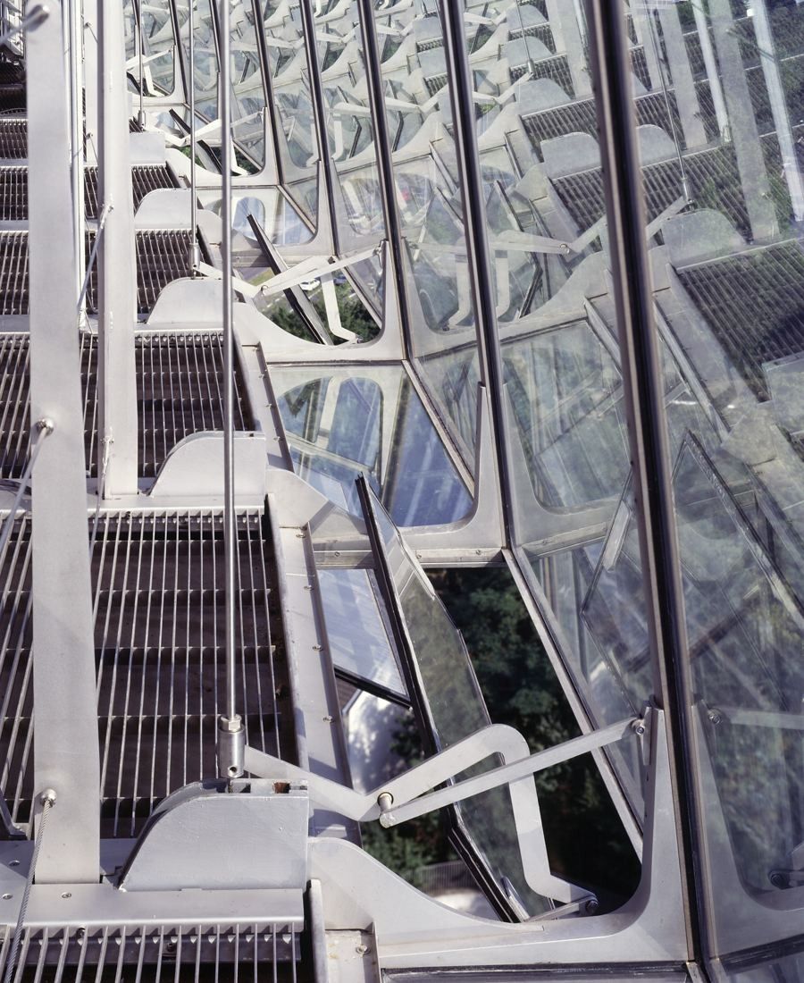 DHL Group: Close-up of angled glass panes and metal fixings