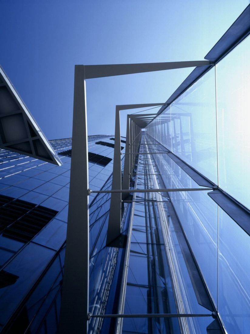 DHL Group: Looking up the edge of the glass façade with steel outriggers