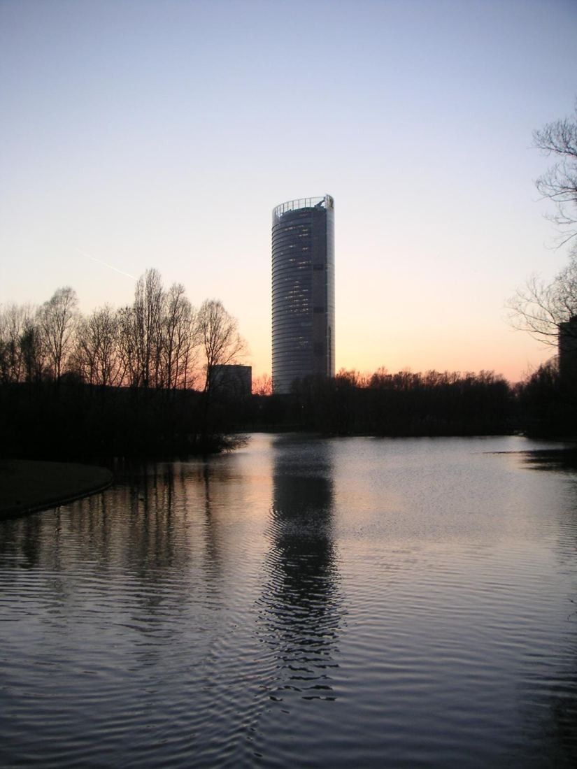 DHL Group: Silhouette of the tower at sunset reflected in water