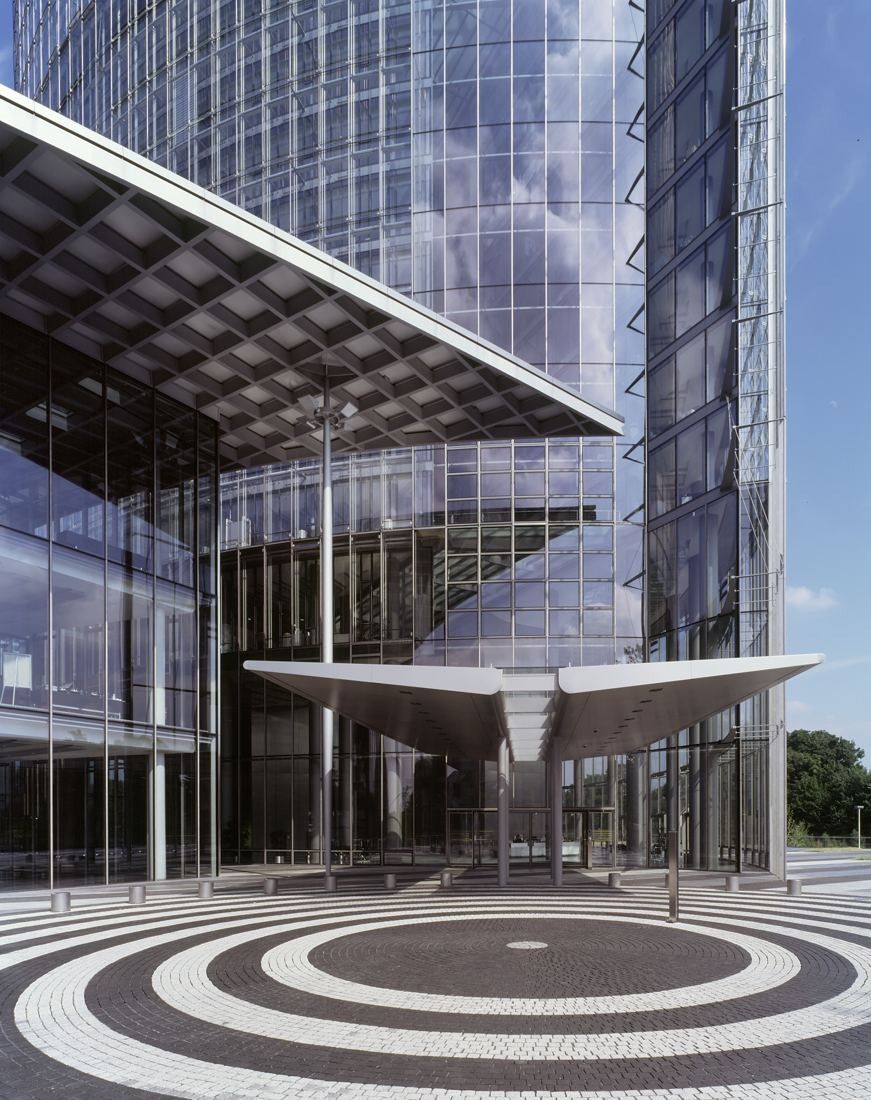 DHL Group: Tower entrance with a cantilevered canopy over a circular paved plaza