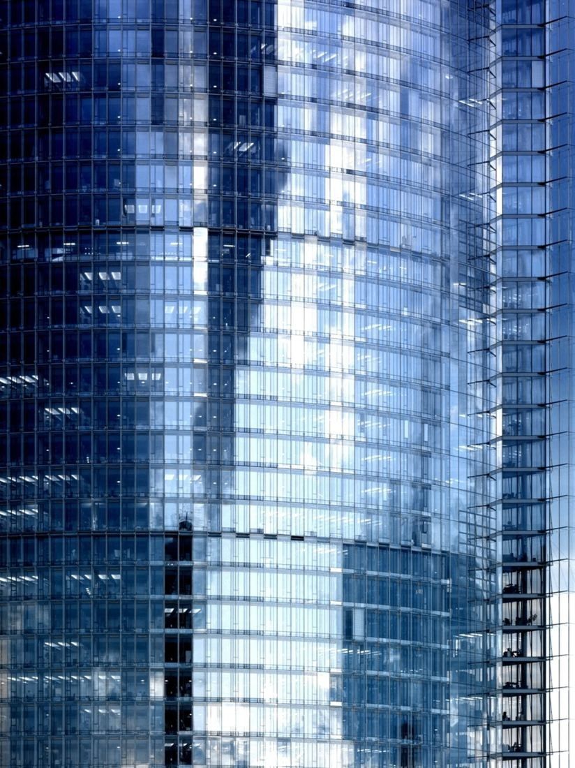 DHL Group: Wall of reflective glass façade