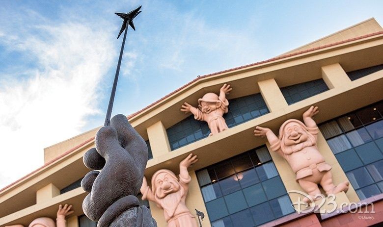 The Walt Disney Company: Dwarfs on the facade and a statue hand