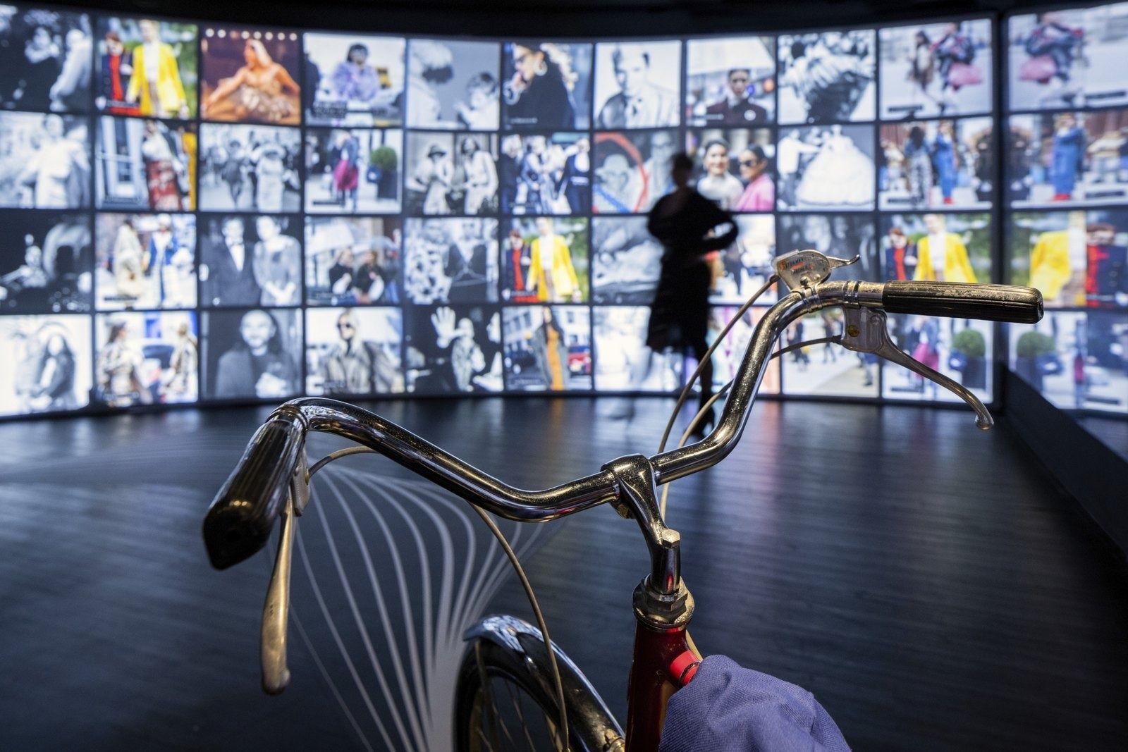 eBay: Wall of screens showing items sold on eBay, with a vintage bicycle in front