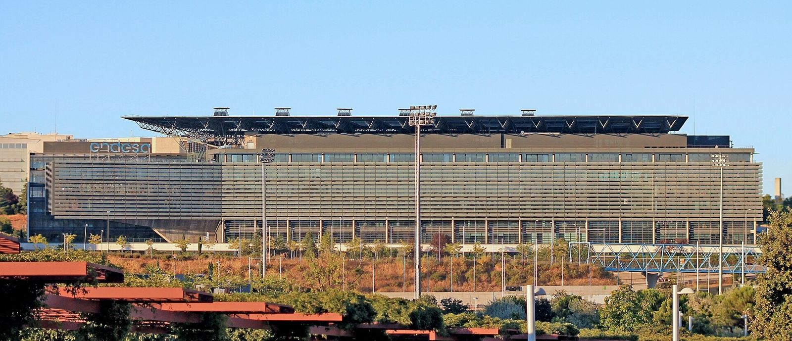 Endesa: The long front of an office building behind a planted foreground