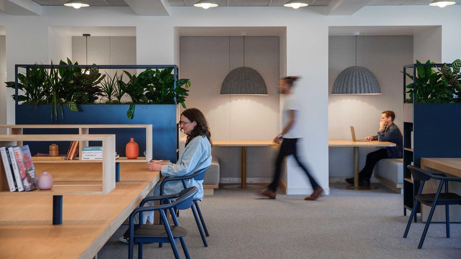 Fivetran: Desks with plants and hanging lamps