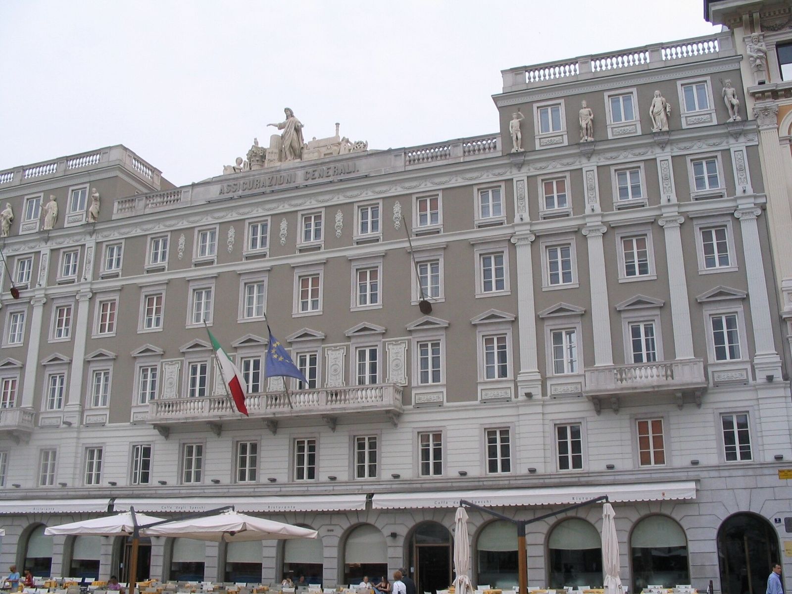 Generali: Palazzo Stratti facade