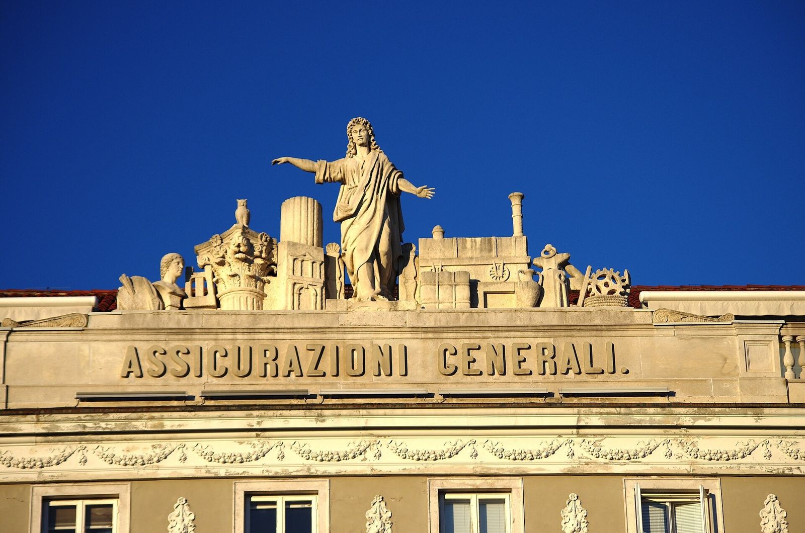 Generali: Statue above the carved words Assicurazioni Generali