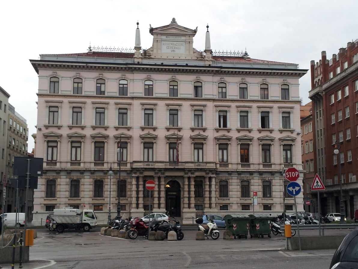 Generali: The palazzo seen across a street