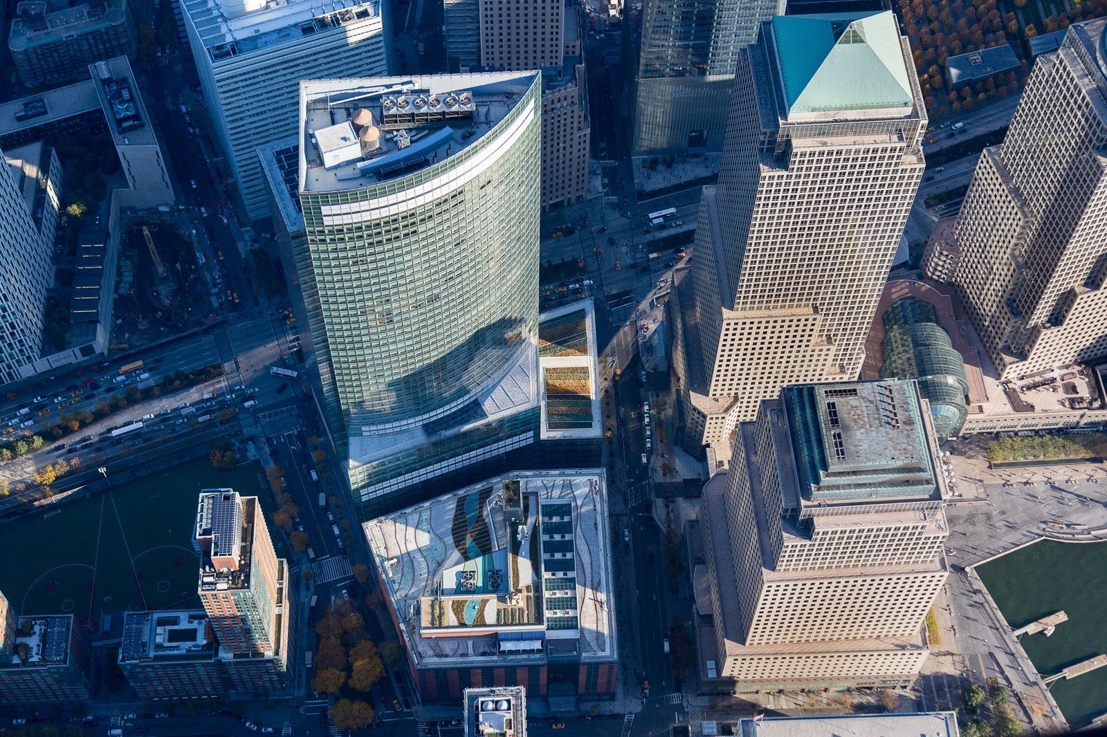 Goldman Sachs: Aerial view of the tower beside the Hudson